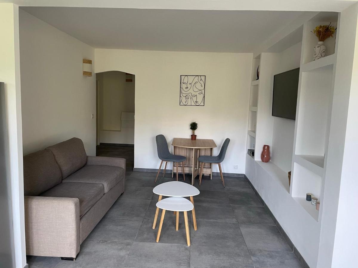Appartement Avec Jardin Privatif อฌักซิโอ้ ภายนอก รูปภาพ