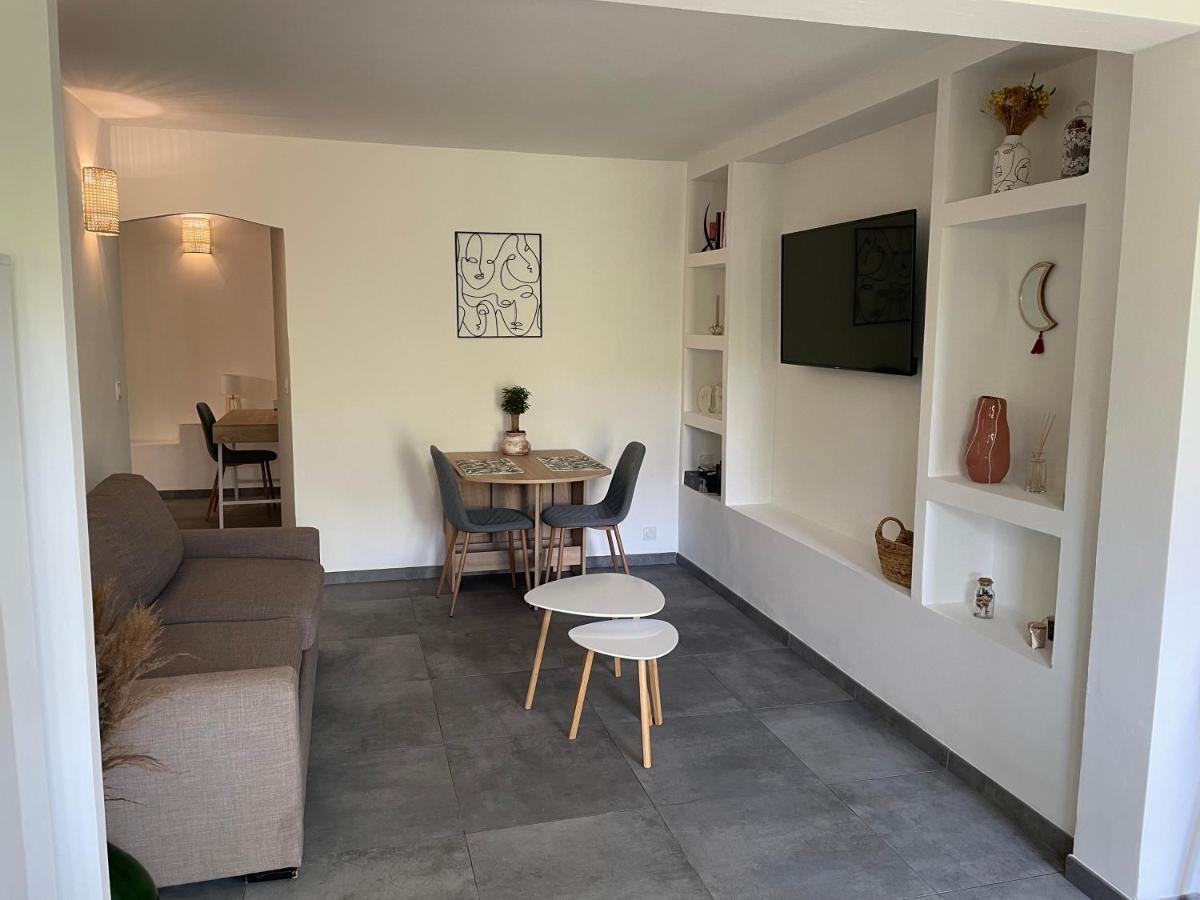 Appartement Avec Jardin Privatif อฌักซิโอ้ ภายนอก รูปภาพ