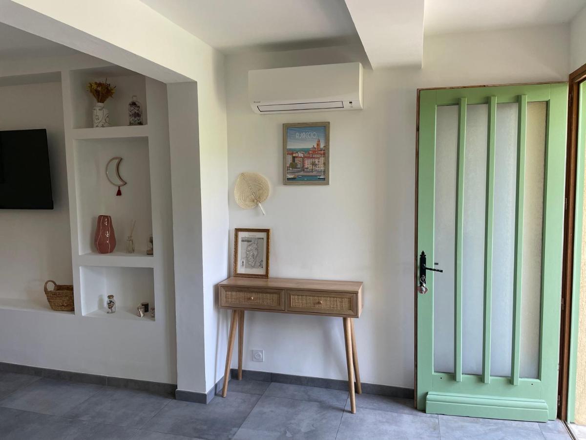 Appartement Avec Jardin Privatif อฌักซิโอ้ ภายนอก รูปภาพ
